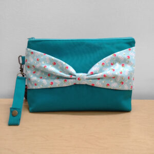 pochette à cosmétique turquoise foncé et motif de pommes