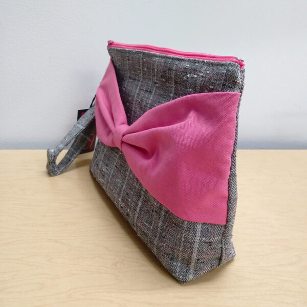 Grande trousse de voyage grise avec boucle rose - Image 2