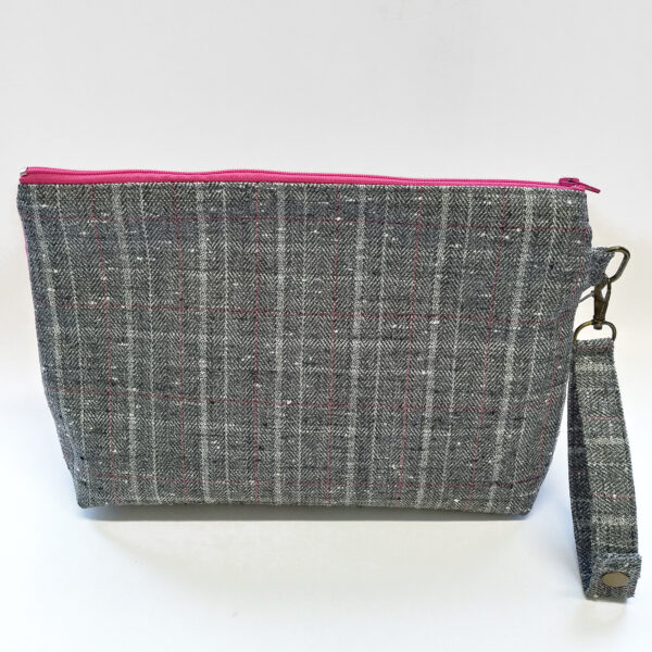 Grande trousse de voyage grise avec boucle rose - Image 6