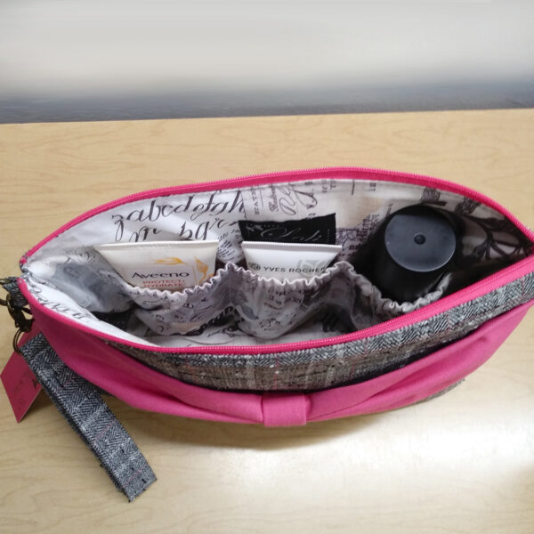 Grande trousse de voyage grise avec boucle rose - Image 8